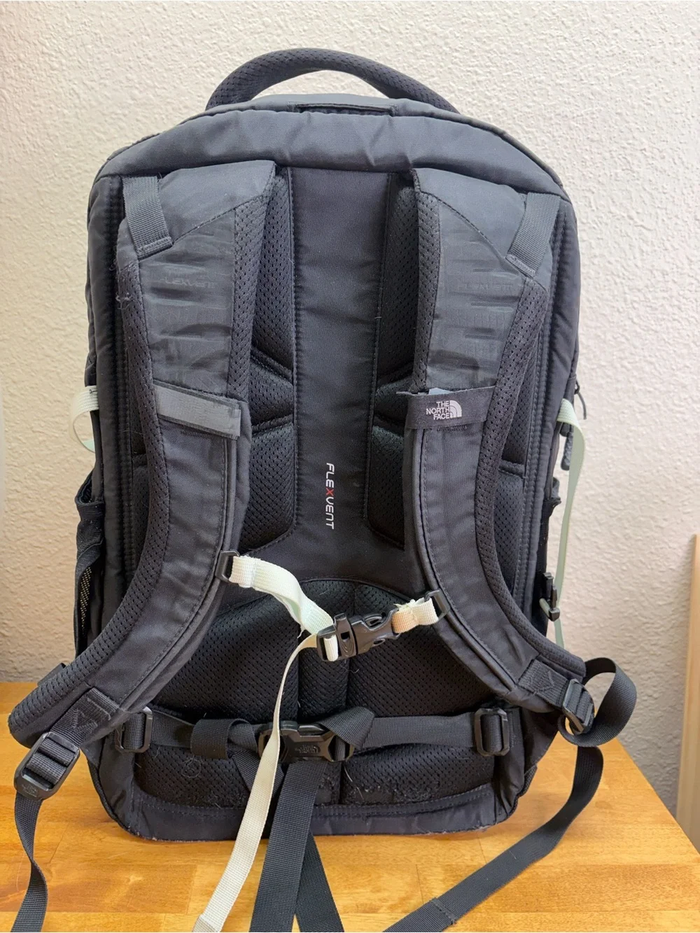 The North Face Recon Backpack Black FlexVent Hiking Travel Laptop Daypack 30L